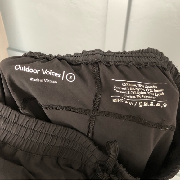 Outdoor Voices Black High Waisted Joggers with Pockets and Elastic Waistband - Picture 9 of 9